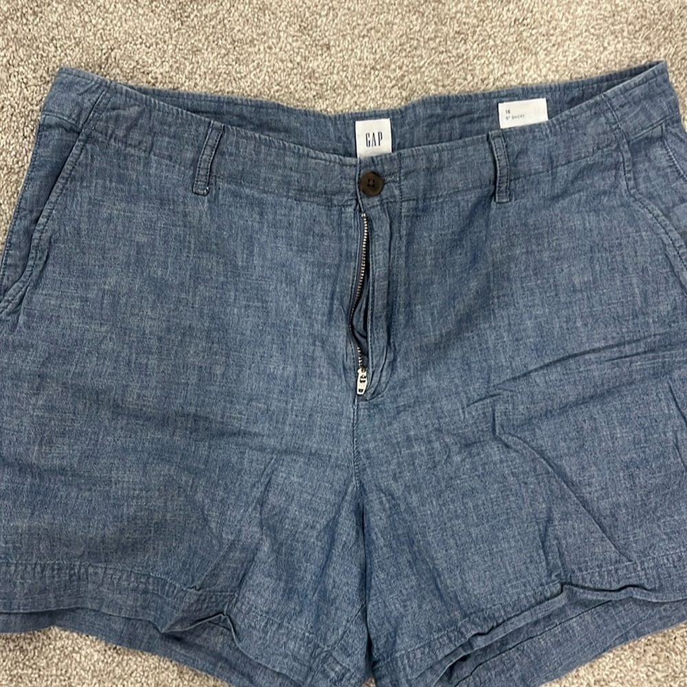 Ladies linen shorts